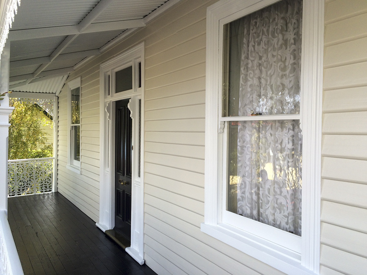 Exterior weatherboard painting